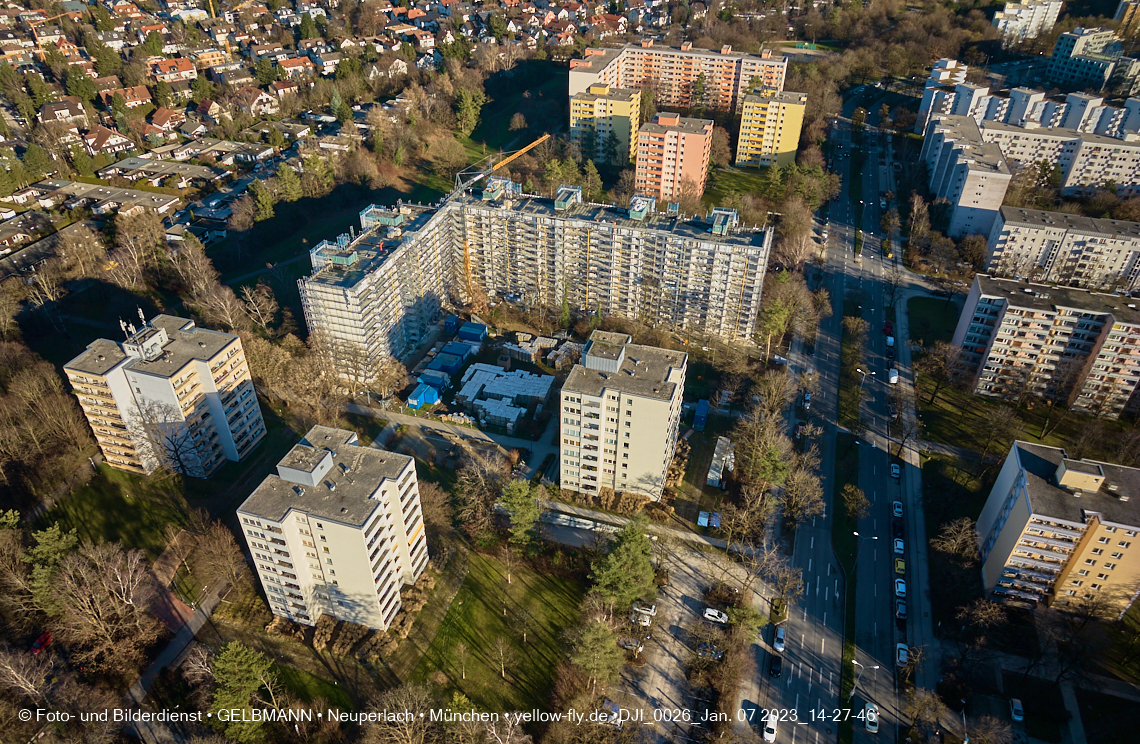 07.01.2023 - Luftbilder von der Baustelle Karl-Marx-Ring 11-21 und Kurt-Eisner-Straße in Neuperlach